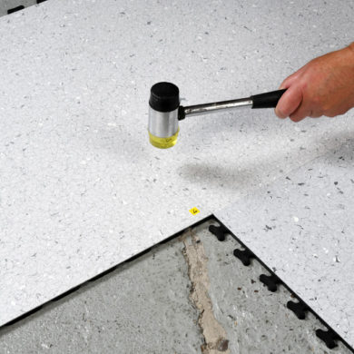 NeoStat® VXI ESD Vinyl Interlocking ESD Tiles