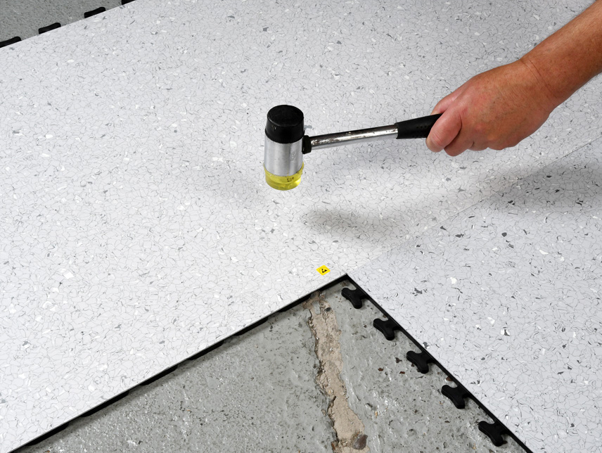 NeoStat® VXI Dissipative Vinyl Interlocking ESD Floor Tiles